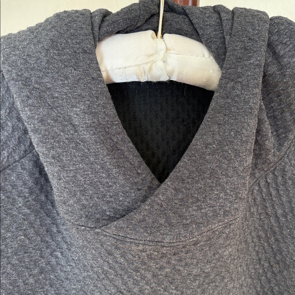 Men’s Lululemon textured mid weight hoodie. - Picture 3 of 15